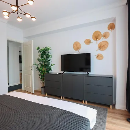 Dec * 布加勒斯特