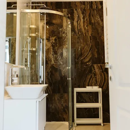 Dec * 布加勒斯特